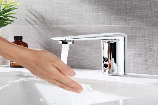3 Benefits of Touchless Bathroom Faucets
